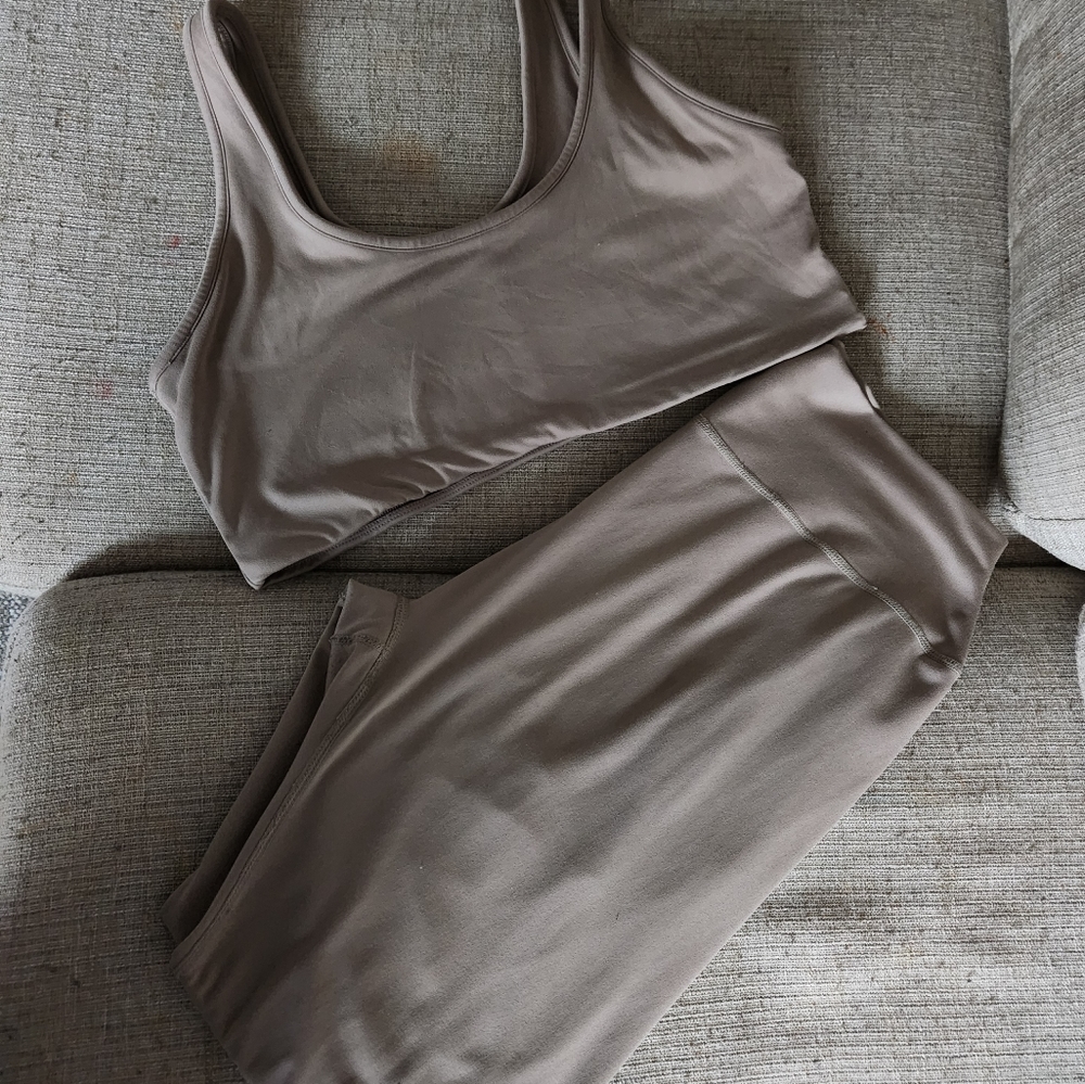 437 legging and bra set